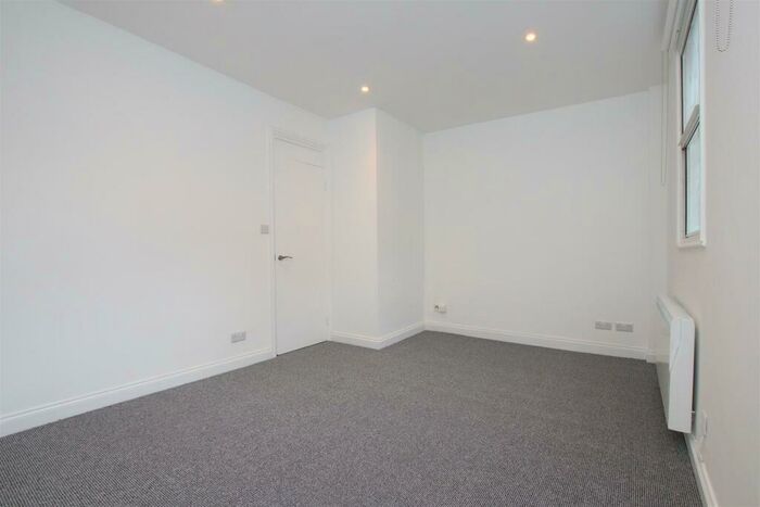 2 Bedroom Flat To Rent In Fountain Buildings, Bath, BA1