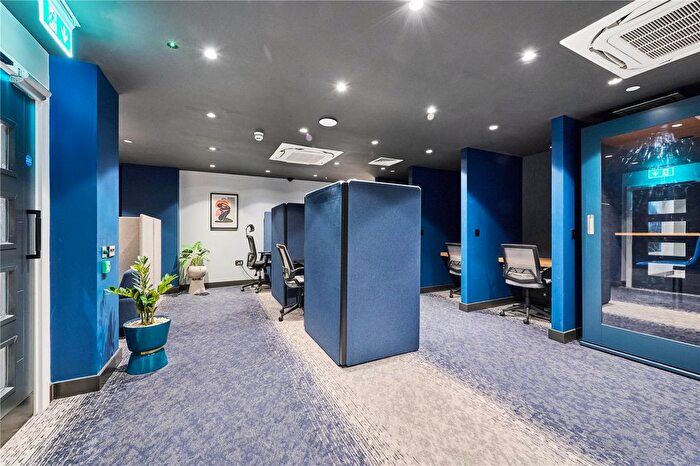 2 Bedroom Flat To Rent In Balham High Road, London, SW12