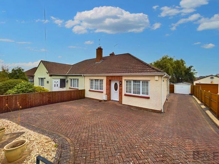 2 Bedroom Semi-Detached Bungalow To Rent In Pool Road Kingswood, BS15
