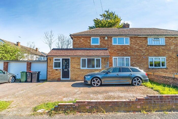 3 Bedroom Semi Detached House For Sale In Hillcroft, Dunstable, Bedfordshire, LU6