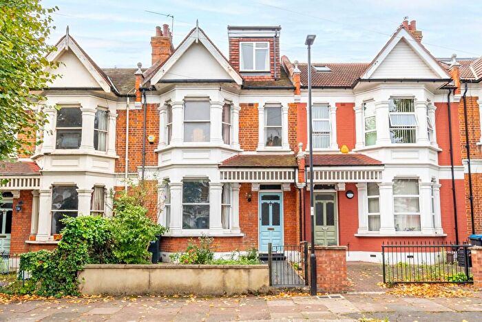 5 Bedroom Terraced House For Sale In Maidstone Road, Bounds Green, N11