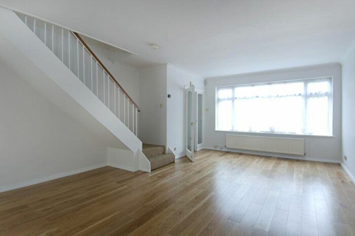 4 Bedroom Semi-Detached House To Rent In Frognal, Hampstead, NW3