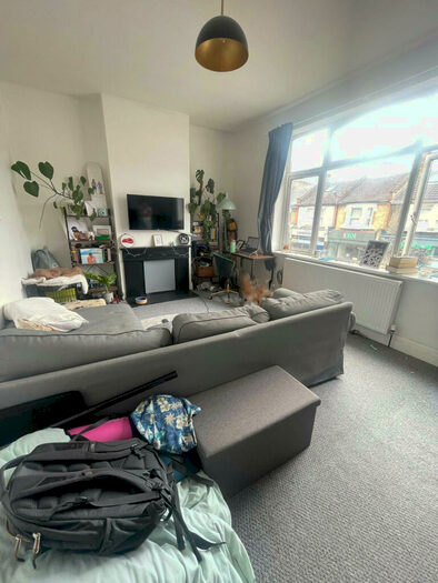 1 Bedroom Flat To Rent In Large One Bedroom Flat With Separate Lounge And Private GARDENFrancis Road, Leyton, E10