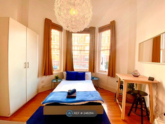 Studio To Rent In Holland Park Gardens, London, W14