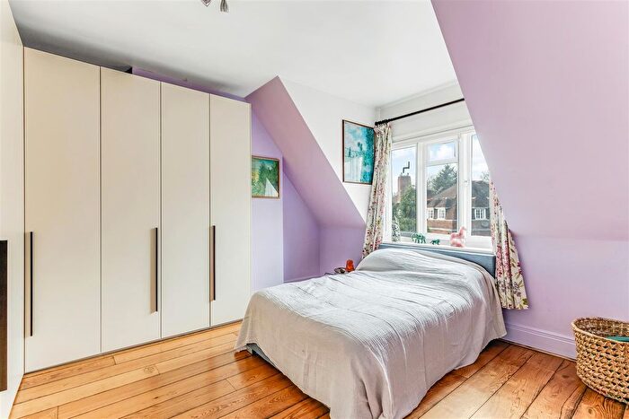 3 Bedroom Flat For Sale In Lyndhurst Road, Hampstead, London, NW3