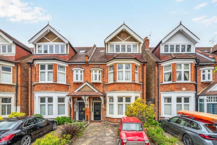 5 Bedroom Semi-detached House For Sale In Hollingbourne Gardens, Ealing, W13