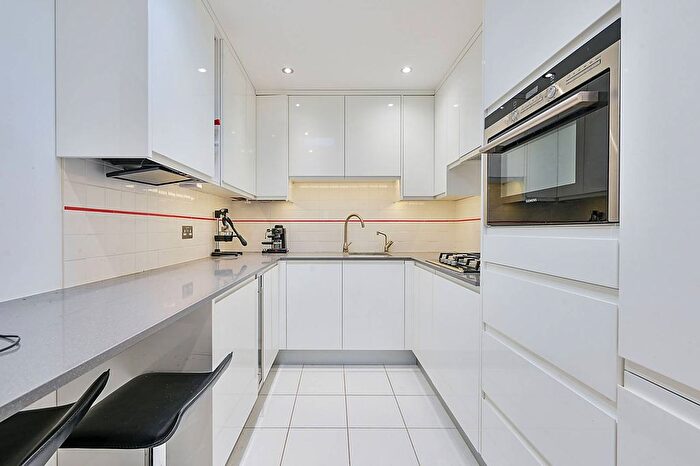 2 Bedroom Flat For Sale In Watchfield Court, Chiswick, London, W4