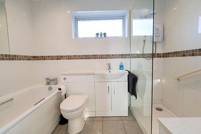 3 Bedroom End Of Terrace House For Sale In Calmore, Southampton, SO40