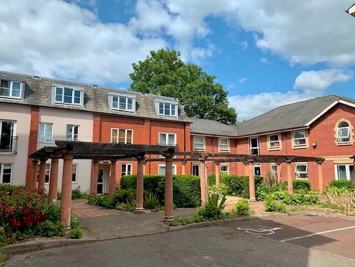 2 Bedroom Apartment To Rent In Cambridge Court, West Bridgford, NG2