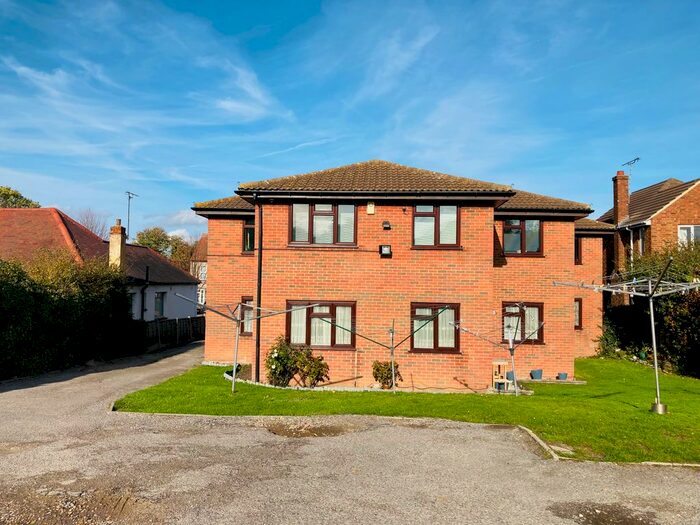 2 Bedroom Flat To Rent In Carlton Avenue, Westcliff-On-Sea, Southend-On-Sea, SS0