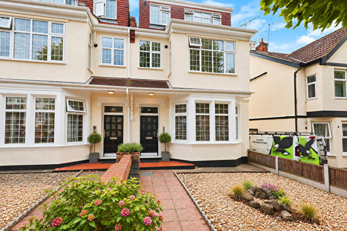 1 Bedroom Apartment For Sale In Manor Road, Westcliff-on-sea, SS0
