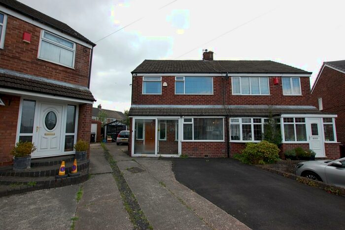 3 Bedroom Semi-Detached House To Rent In Nottingham Drive, Ashton-Under-Lyne, Lancashire, OL6