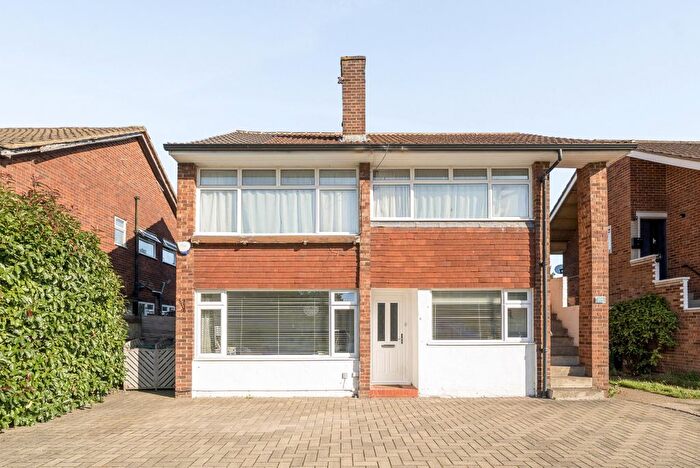2 Bedroom Maisonette For Sale In Cedar Way, Sunbury-On-Thames, TW16