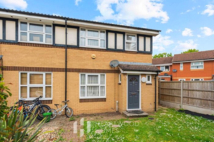 3 Bedroom Semi-Detached House To Rent In Autumn Glades, Hemel Hempstead, HP3
