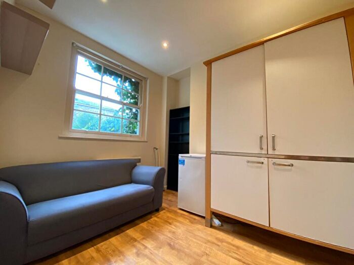 1 Bedroom Flat To Rent In Offord Road, Islington, N1