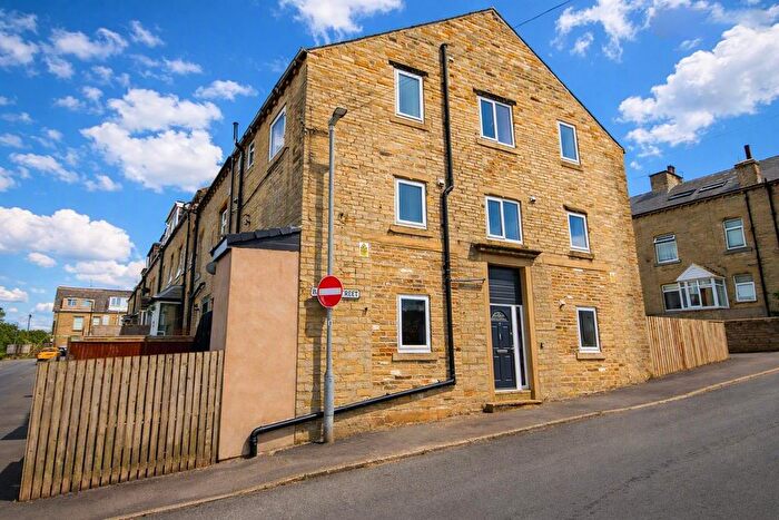 2 Bedroom Flat To Rent In Batley Street, Halifax, HX3