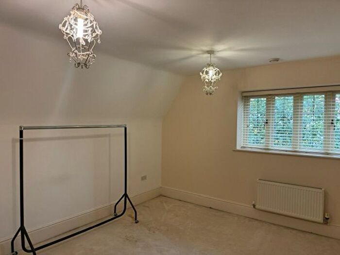5 Bedroom End Of Terrace House To Rent In Clickers Drive, Northampton, NN5