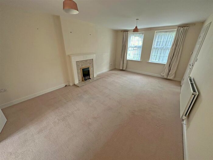 4 Bedroom Detached House For Sale In Valley Gardens Kingsway, Quedgeley, Gloucester, GL2