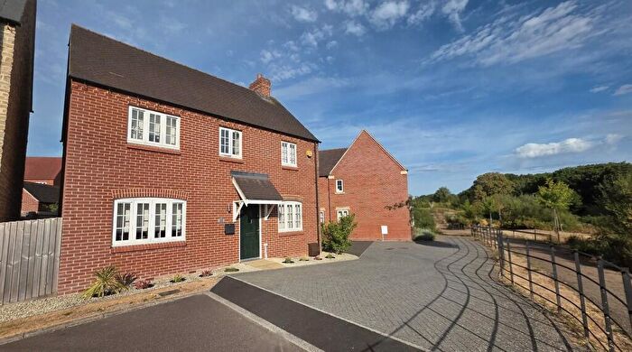 3 Bedroom Detached House For Sale In Foxhills Way, Brackley, NN13