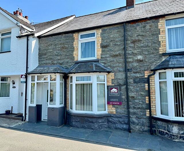 3 Bedroom House For Sale In John Street, Llanrwst, LL26
