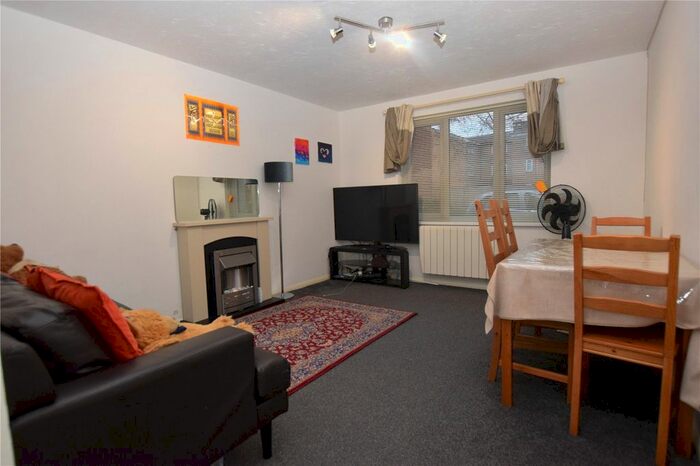1 Bedroom Flat To Rent In Fenman Gardens, Ilford, IG3