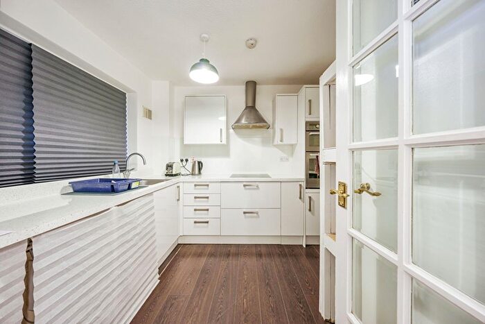 1 Bedroom Flat For Sale In Defoe Way, Romford, RM5