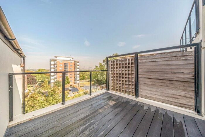2 Bedroom Flat For Sale In Canonbie Road, Forest Hill, SE23