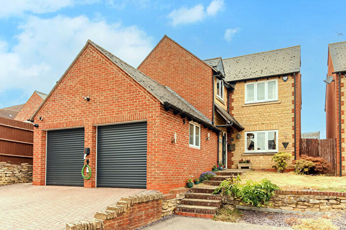 4 Bedroom Detached House For Sale In Alexander Court, Irchester, NN29
