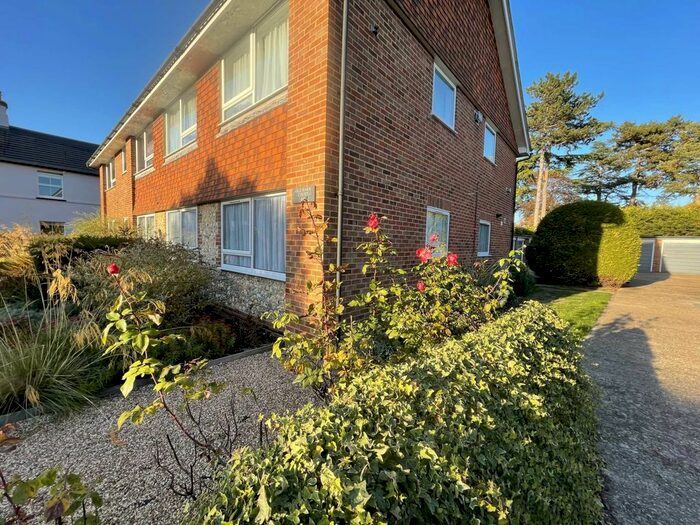 1 Bedroom Flat To Rent In Woodfield Lane, Ashtead, KT21