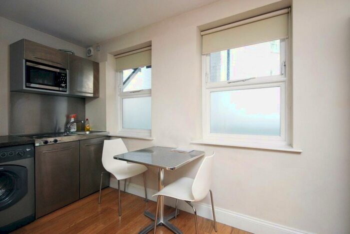 Studio To Rent In Bishopsgate, City, London, EC2N