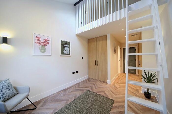 Studio To Rent In Praed Street, London, W2