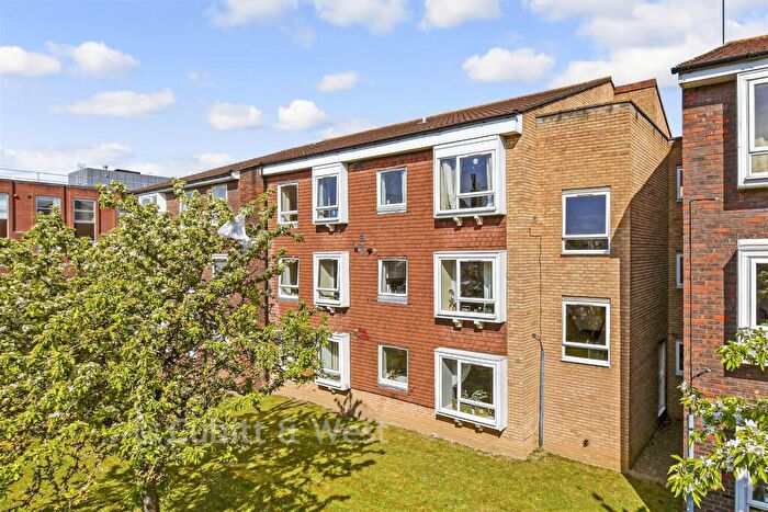 2 Bedroom Flat For Sale In Station Approach, Belmont, Sutton, Surrey, SM2