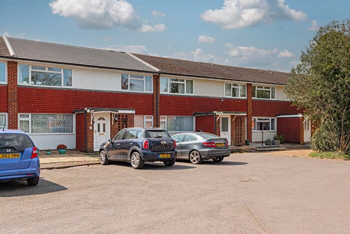 3 Bedroom Flat For Sale In Moat Court, Ashtead, KT21