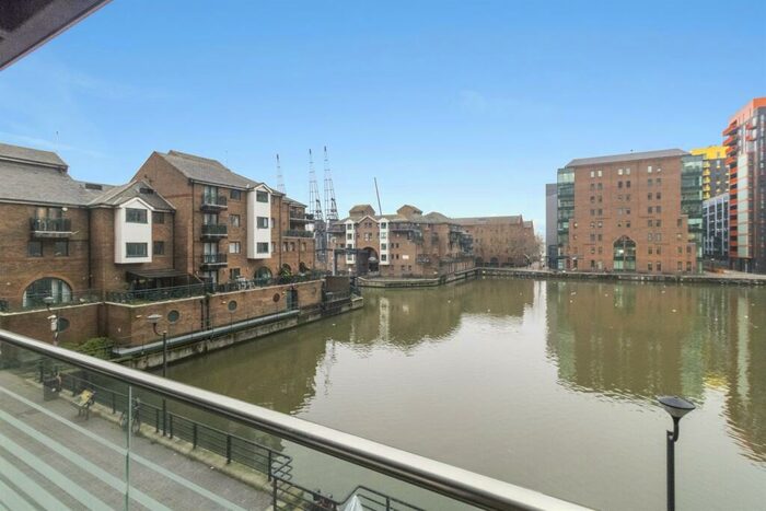 2 Bedroom Apartment To Rent In Oakland Quay, E14