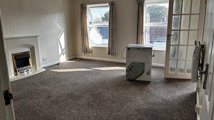 2 Bedroom Flat To Rent In Bargates, Christchurch, BH23