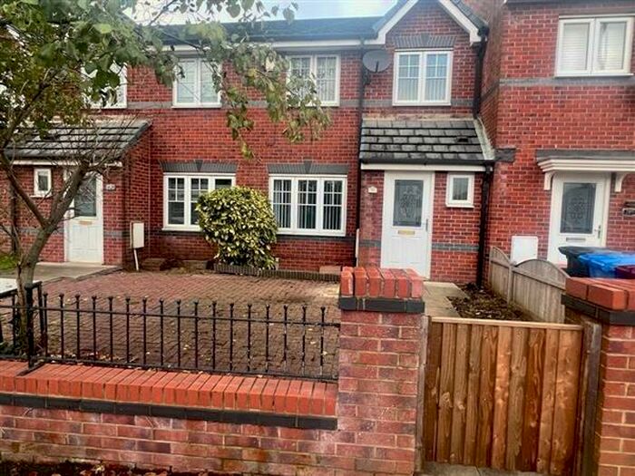 3 Bedroom Town House To Rent In Moston Lane, Moston, Manchester, M40