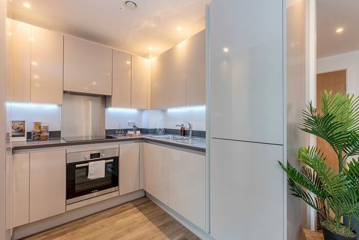 2 Bedroom Flat To Rent In 16 Sutton Court Road, Sutton SM1