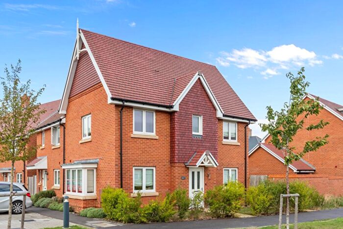3 Bedroom Semi-Detached House For Sale In Spruce Hill Brook, Faygate, RH12