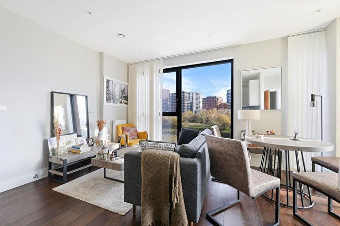 1 Bedroom Flat For Sale In Avalon Point, Silvocea Way, London, E14