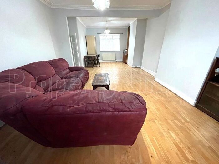 3 Bedroom End Terrace House To Rent In Northbrook Road, Ilford, Ilford, IG1