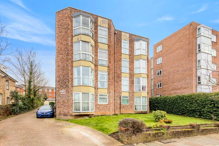 5 Bedroom Flat To Rent In Adelaide Road, Surbiton, KT6