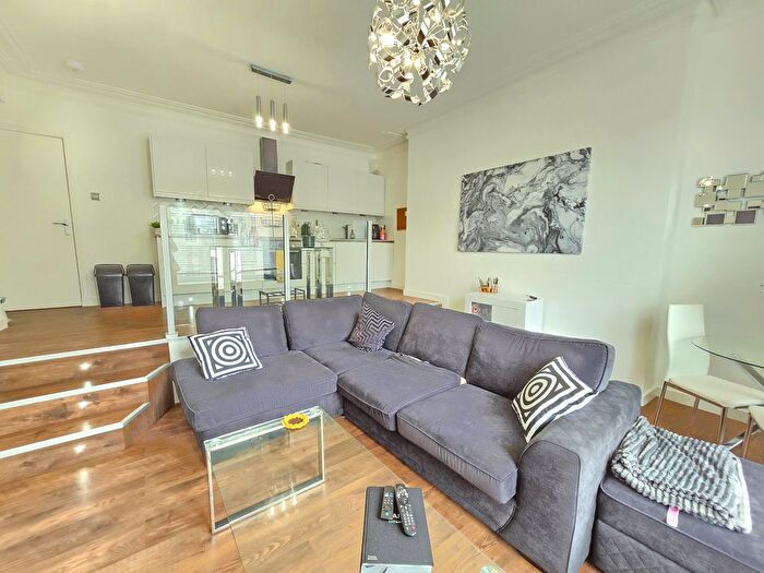 2 Bedroom Flat To Rent In Holburn Street, City Centre, Aberdeen, AB10