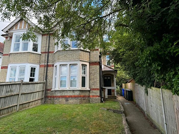 Apartment To Rent In London Road, High Wycombe, Buckinghamshire, HP11
