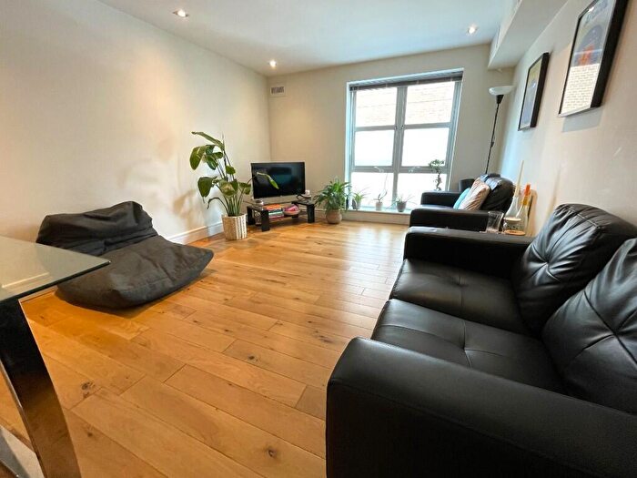 2 Bedroom Flat To Rent In Elizabeth Mews, Kay Street, Tower Hamlets, London, E2