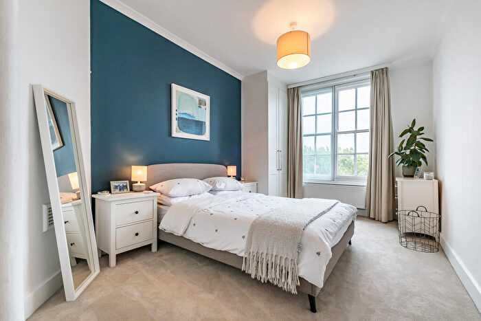 2 Bedroom Flat For Sale In Grove End Road, London, NW8