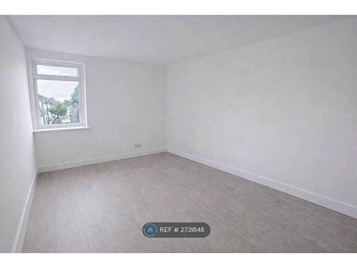3 Bedroom Flat To Rent In Green Street, London, E7