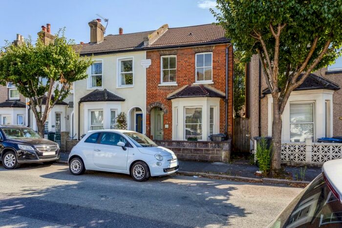 2 Bedroom End Of Terrace House To Rent In Jarvis Road South Croydon, CR2