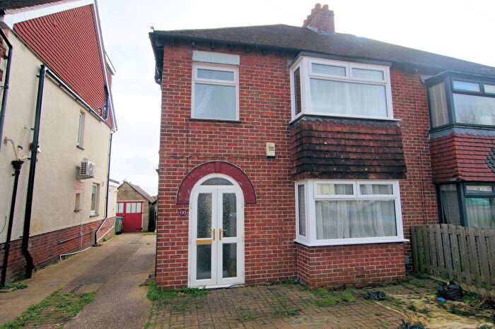 3 Bedroom Semi-Detached House For Sale In The Hillway, Portchester, PO16