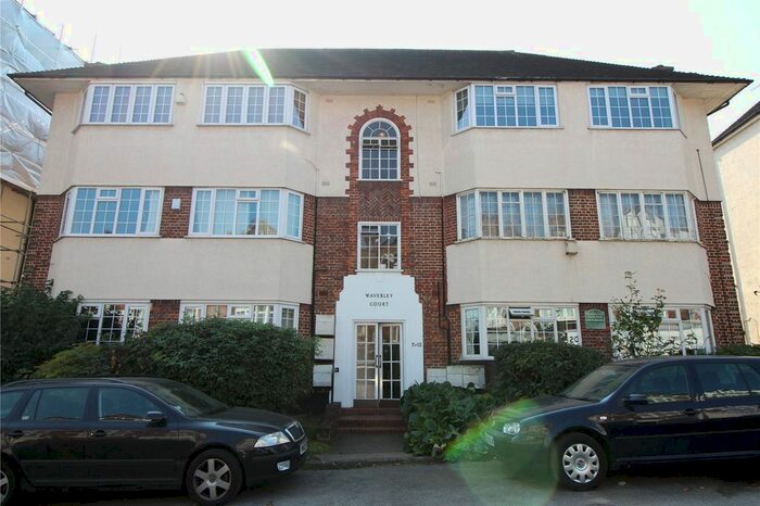 2 Bedroom Flat To Rent In Waverley Court, Windmill Hill, Enfield, EN2