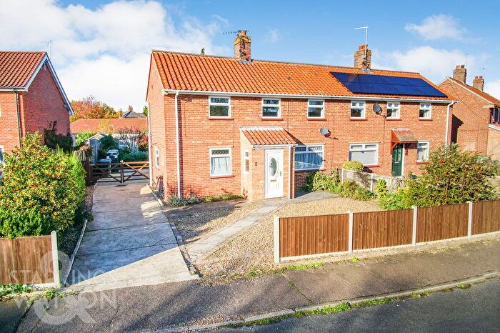 3 Bedroom Semi Detached House For Sale In Dukesway, Earsham, Bungay, NR35